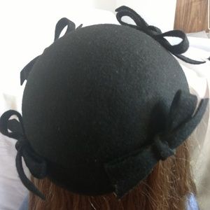 Vintage 1940s Black Felt Bow Hat